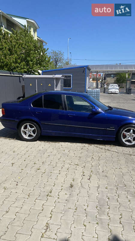 Седан BMW 3 Series 1992 в Одессе
