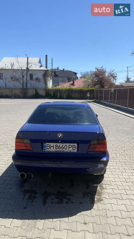 Седан BMW 3 Series 1992 в Одессе