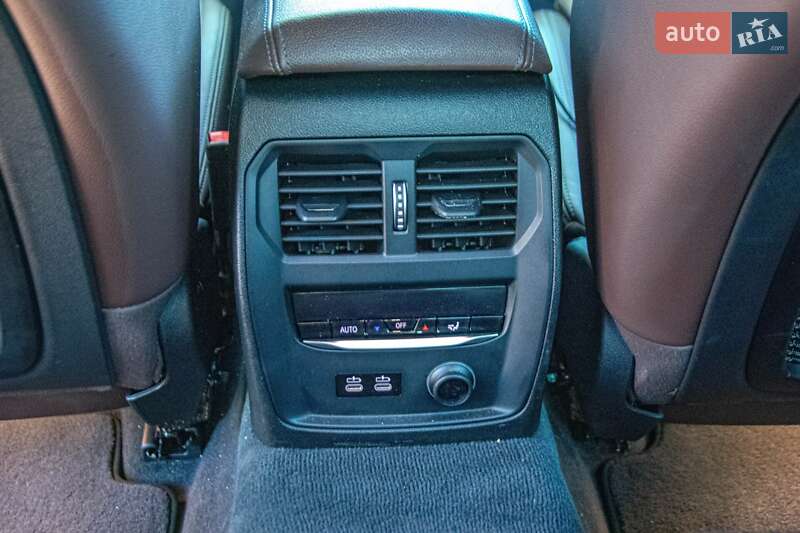 Седан BMW 3 Series 2019 в Киеве