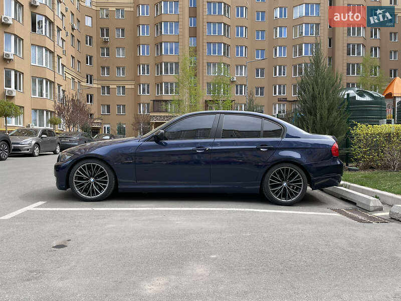 Седан BMW 3 Series 2011 в 