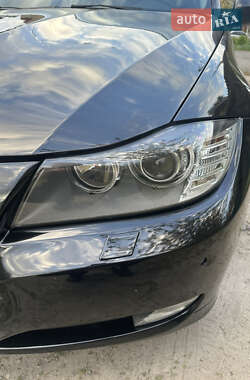 Седан BMW 3 Series 2010 в 