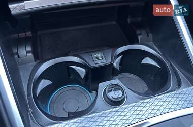 Седан BMW 3 Series 2023 в 