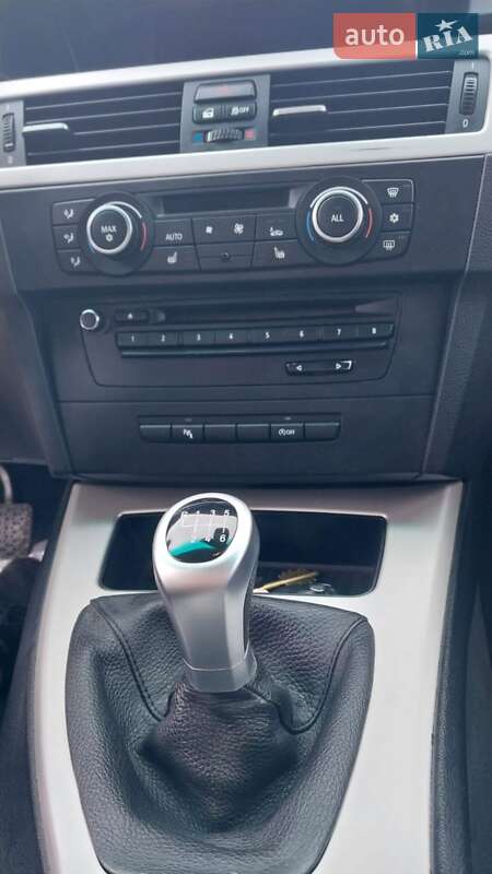 Універсал BMW 3 Series 2011 в Дерно