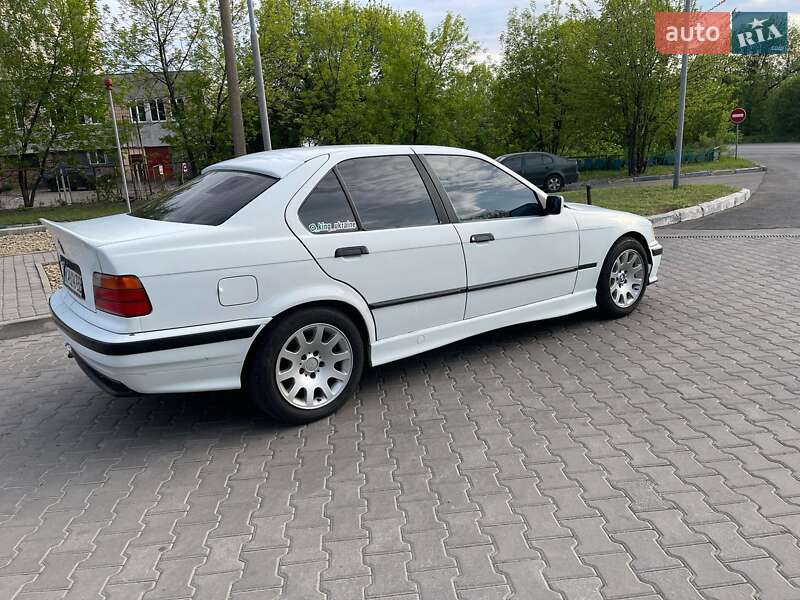 Седан BMW 3 Series 1990 в Одессе