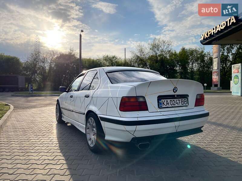Седан BMW 3 Series 1990 в Одессе
