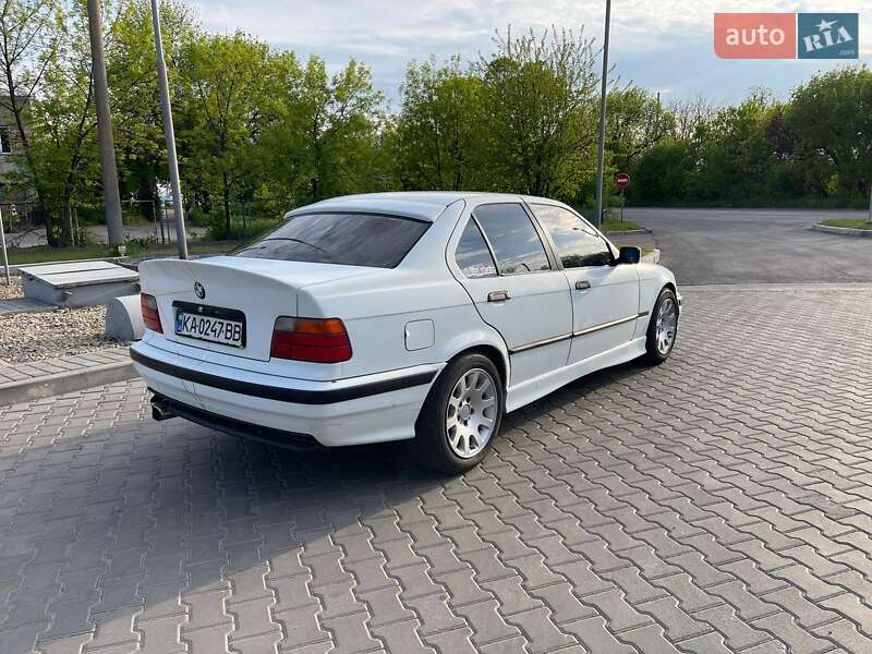 Седан BMW 3 Series 1990 в Одессе