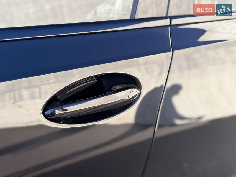Седан BMW 3 Series 2019 в Львові