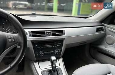 Купе BMW 3 Series 2010 в 