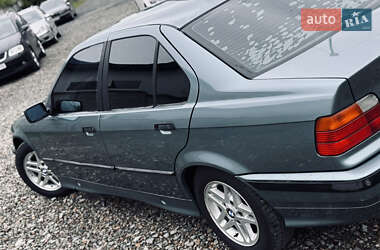 Седан BMW 3 Series 1993 в 