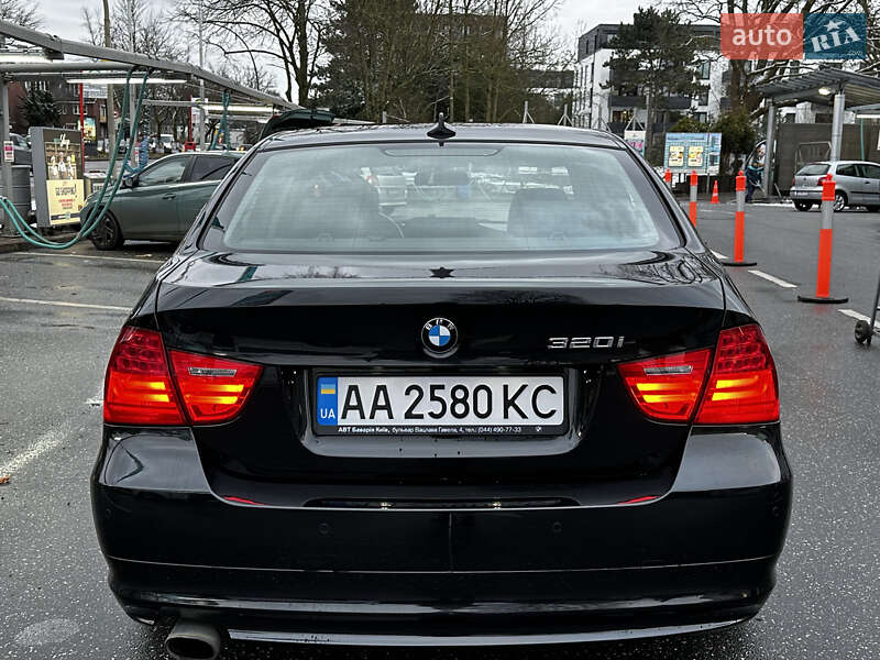 Седан BMW 3 Series 2009 в Ивано-Франковске