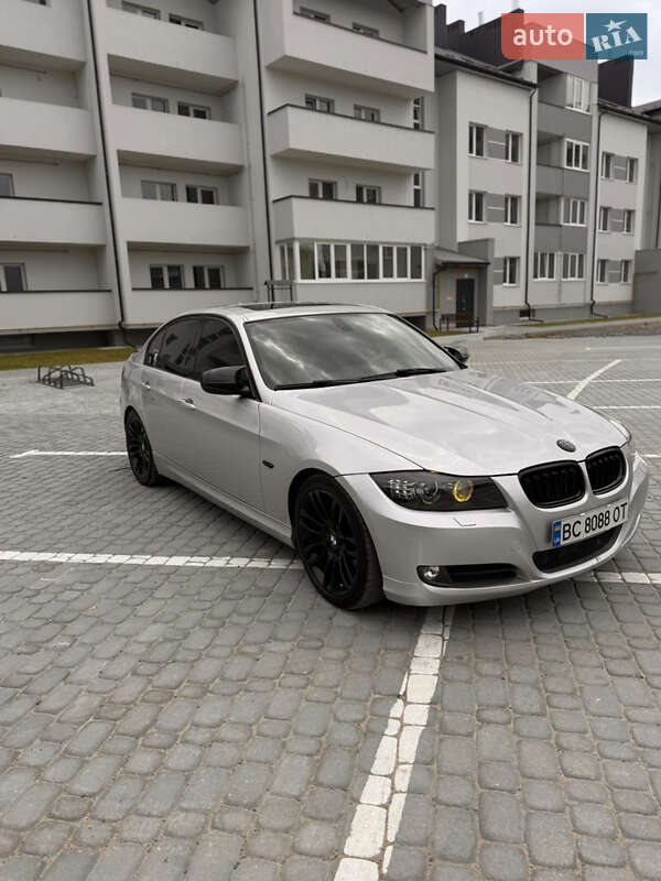 BMW 3 Series 2011