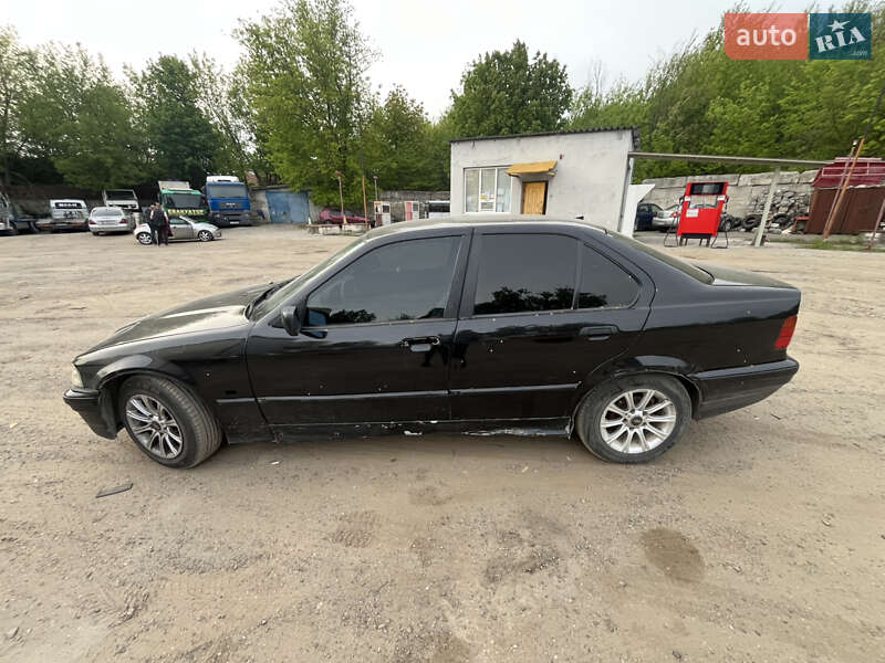 Седан BMW 3 Series 1993 в Львове