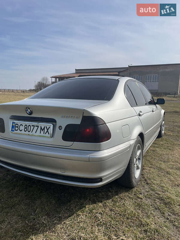 Седан BMW 3 Series 2000 в Великих Мостах