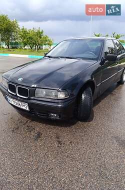 Седан BMW 3 Series 1992 в Володарці