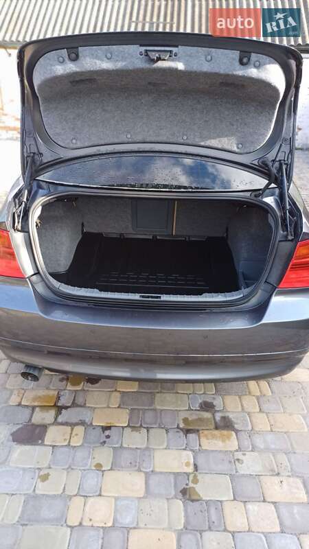 Седан BMW 3 Series 2005 в Гадяче