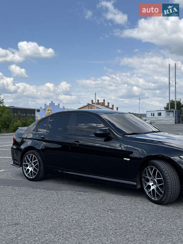 Седан BMW 3 Series 2011 в Чернівцях