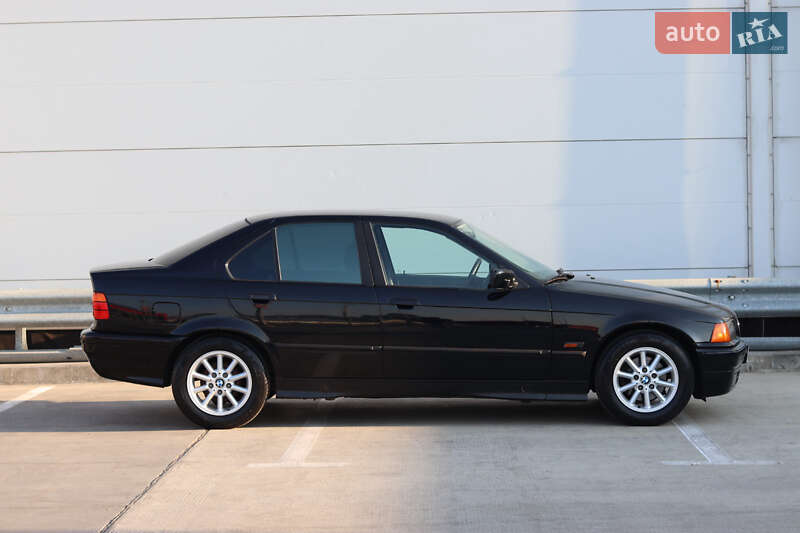 Седан BMW 3 Series 1995 в Киеве