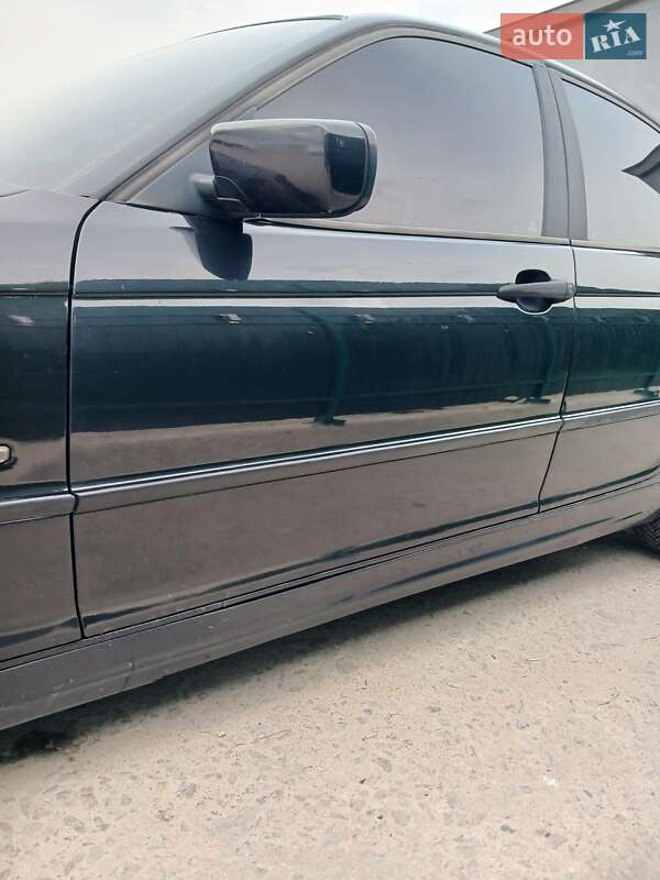 Седан BMW 3 Series 2001 в Каневі