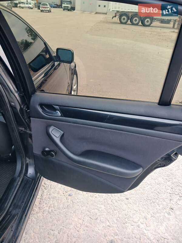 Седан BMW 3 Series 2001 в Каневі