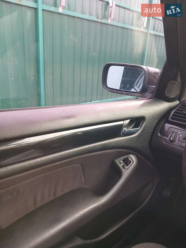 Седан BMW 3 Series 2001 в Каневі