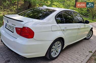 Седан BMW 3 Series 2011 в 