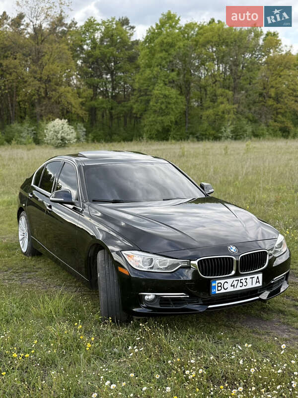 Седан BMW 3 Series 2015 в Львові