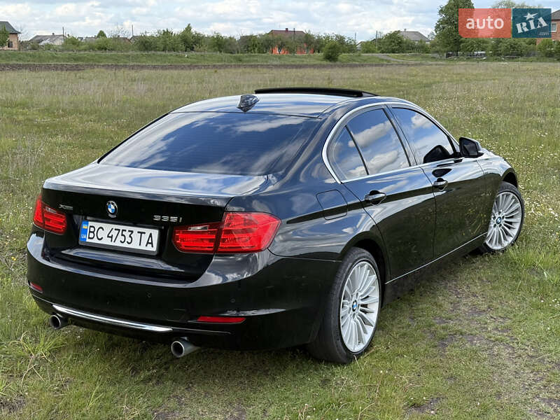 Седан BMW 3 Series 2015 в Львові