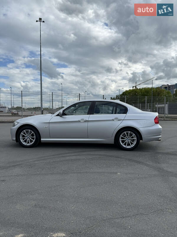 Седан BMW 3 Series 2010 в Львове фото 10 Седан BMW 3 Series 2010 в Львове