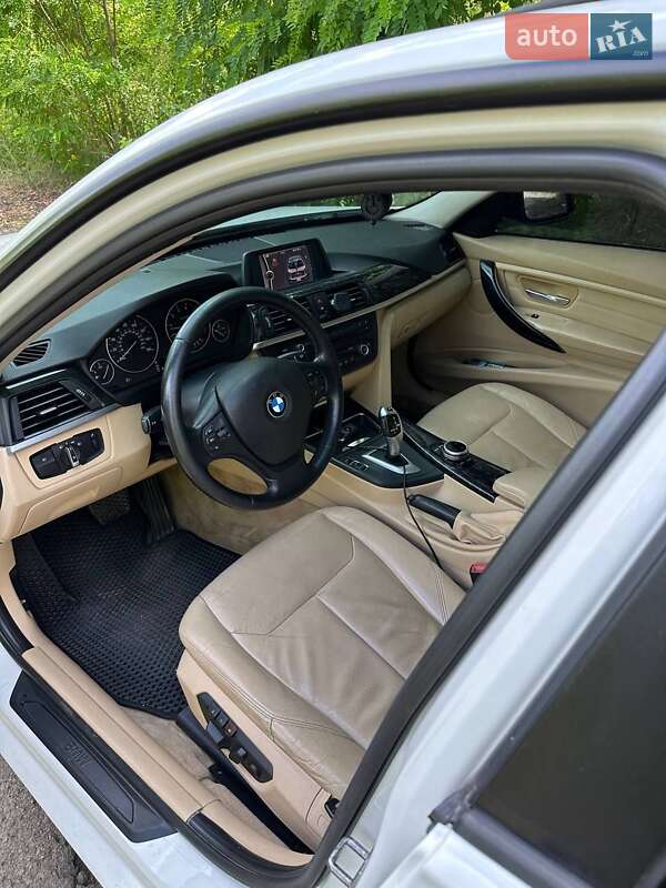 Седан BMW 3 Series 2012 в Смеле