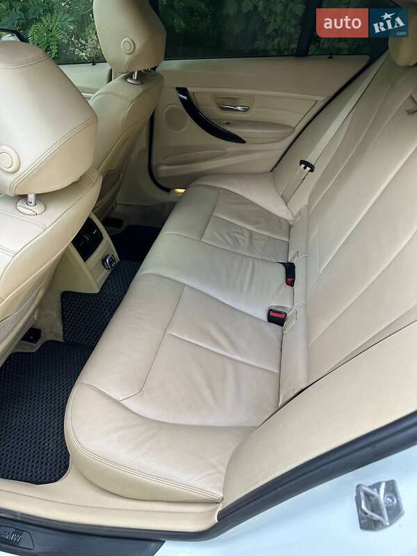 Седан BMW 3 Series 2012 в Смеле