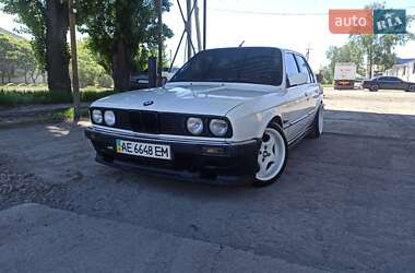 Седан BMW 3 Series 1986 в Павлограді