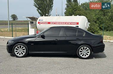 Седан BMW 3 Series 2011 в 