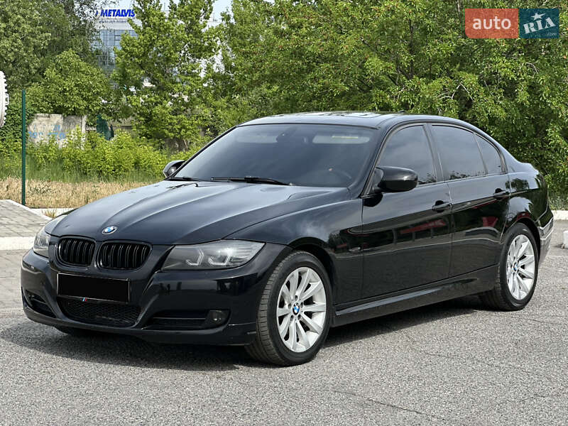 Седан BMW 3 Series 2011 в 