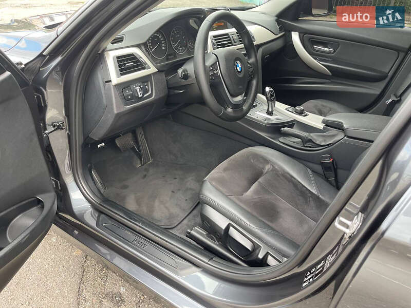 Седан BMW 3 Series 2015 в Киеве