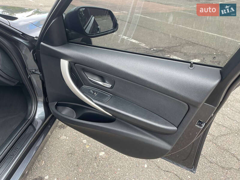 Седан BMW 3 Series 2015 в Киеве