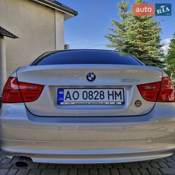 Седан BMW 3 Series 2011 в Сваляві