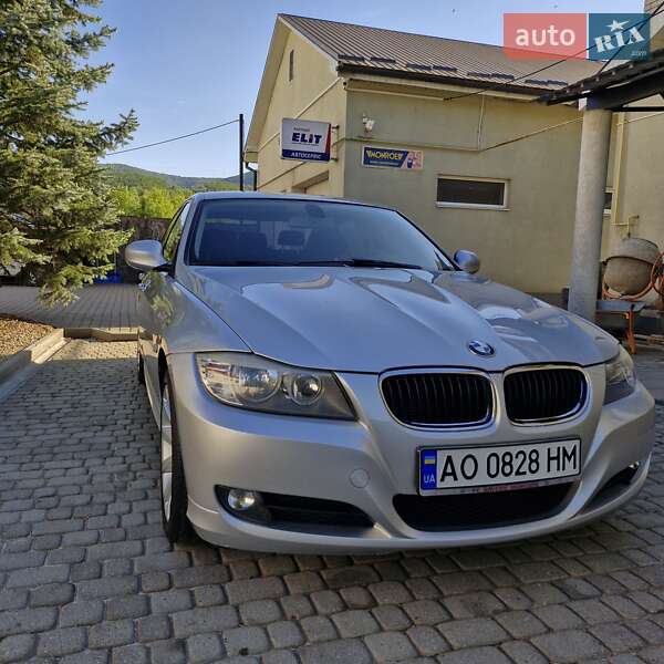 Седан BMW 3 Series 2011 в Сваляві