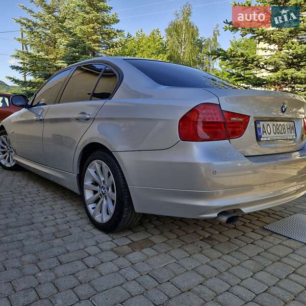 Седан BMW 3 Series 2011 в Сваляві