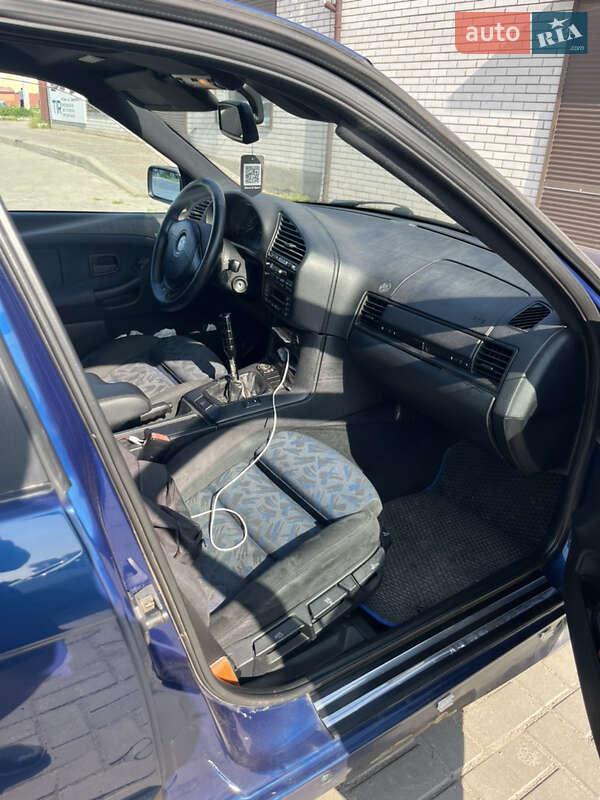 Седан BMW 3 Series 1998 в Умани