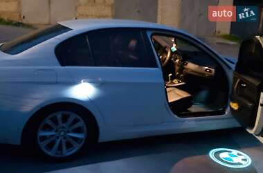 Седан BMW 3 Series 2010 в 