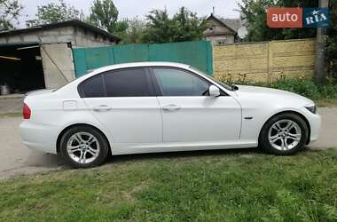 Седан BMW 3 Series 2011 в 