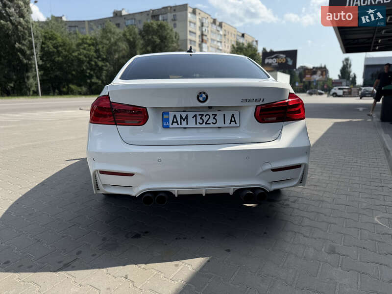 Седан BMW 3 Series 2016 в Киеве