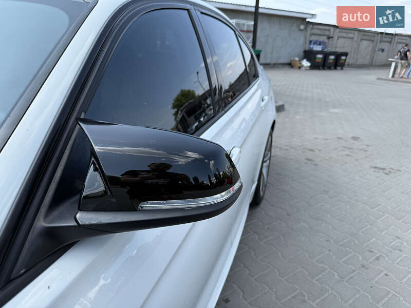 Седан BMW 3 Series 2016 в Киеве