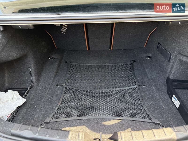 Седан BMW 3 Series 2016 в Киеве