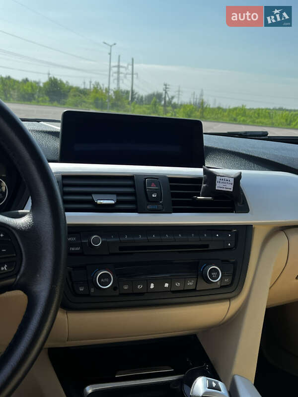 Седан BMW 3 Series 2013 в Ровно