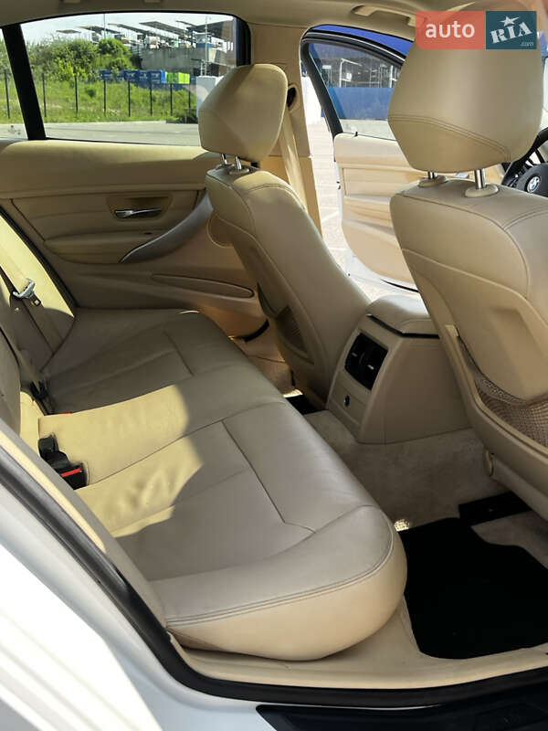 Седан BMW 3 Series 2013 в Ровно