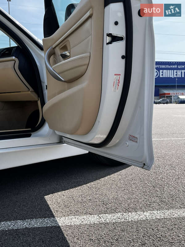 Седан BMW 3 Series 2013 в Ровно