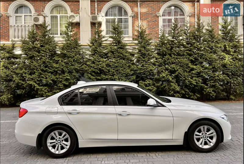 Седан BMW 3 Series 2017 в Киеве