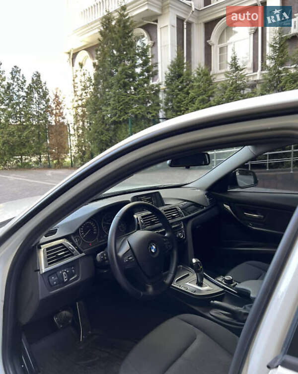 Седан BMW 3 Series 2017 в Киеве