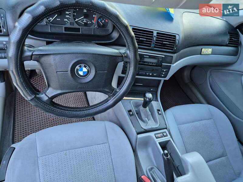 Седан BMW 3 Series 2002 в Бобринці
